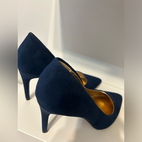 Blue suede pumps heels, size 7, good condition. - Picture 4 of 4